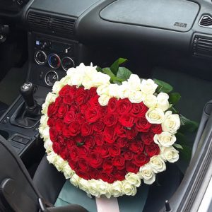 101 роза в форме сердца фото