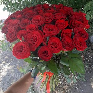 35 красных роз в Черновцах фото