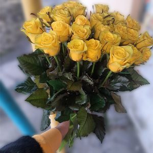 букет з 25 жовтих троянд фото width=