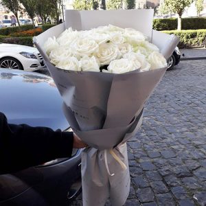 21 біла троянда в Чернівцях фото