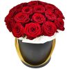 21 червона троянда в капелюшній коробці картинка