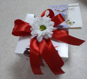 коробка конфет и открытка фото