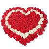 фото букета 101 троянда серцем: червона, біла, червона