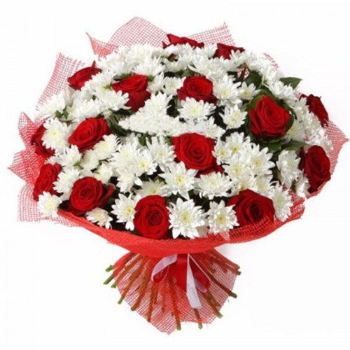 Букет «Великий подаруночок» червоні троянди та білі хризантеми