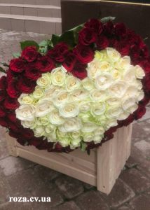 фото букета 101 троянда у вигляді серця
