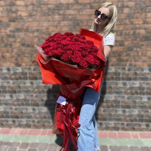 101 высокая красная роза в Черновцах фото