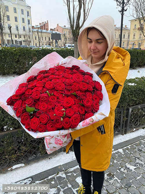 букет 101 червона троянда на день народження у Чернівцях фото