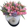 Фото товара 51 біло-рожевий тюльпан у коробці у Чернівцях
