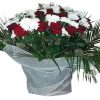 Фото товара 100 червоно-білих троянд у кошику у Чернівцях