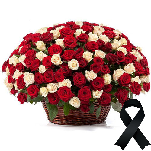 Фото товара 100 красно-белых роз в корзине у Чернівцях