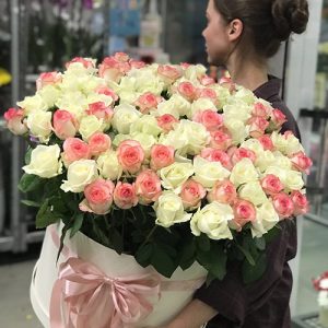 101 біла та рожева троянда в Чернывцях фото
