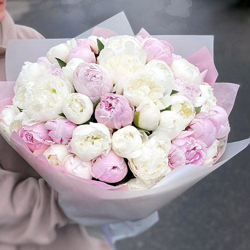 Фото товара 45 белых и розовых пионов у Чернівцях