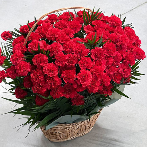 Фото товара 100 гвоздик у кошику у Чернівцях
